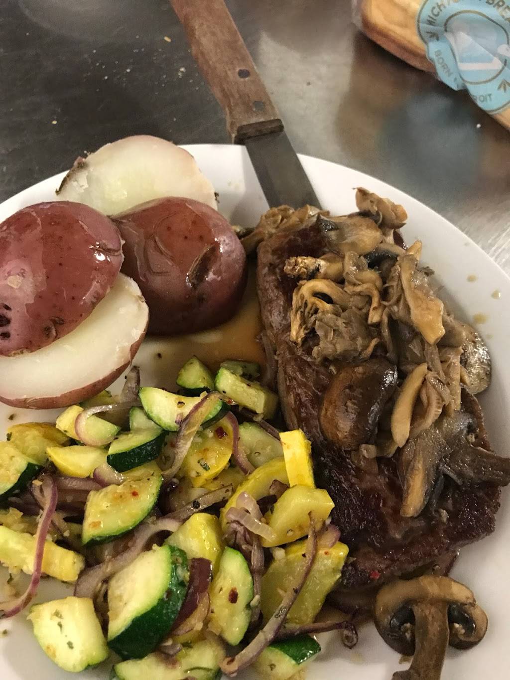 Stellas Black Dog Tavern | restaurant | 860 Fralick St, Plymouth, MI 48170, USA | 7342079656 OR +1 734-207-9656