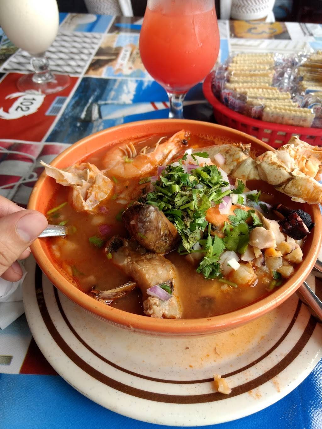 Islas Marias | restaurant | 938 E Chicago St, Elgin, IL 60120, USA | 8475318240 OR +1 847-531-8240