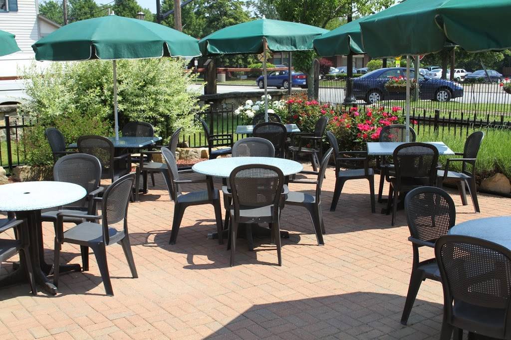 Le Bistro Du Beaujolais | restaurant | 8134 Columbia Rd, Cleveland, OH 44138, USA | 4402358883 OR +1 440-235-8883