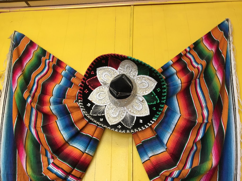 Tortas El Toro | restaurant | 602 E 6th Ave, Emporia, KS 66801, USA | 6203419293 OR +1 620-341-9293