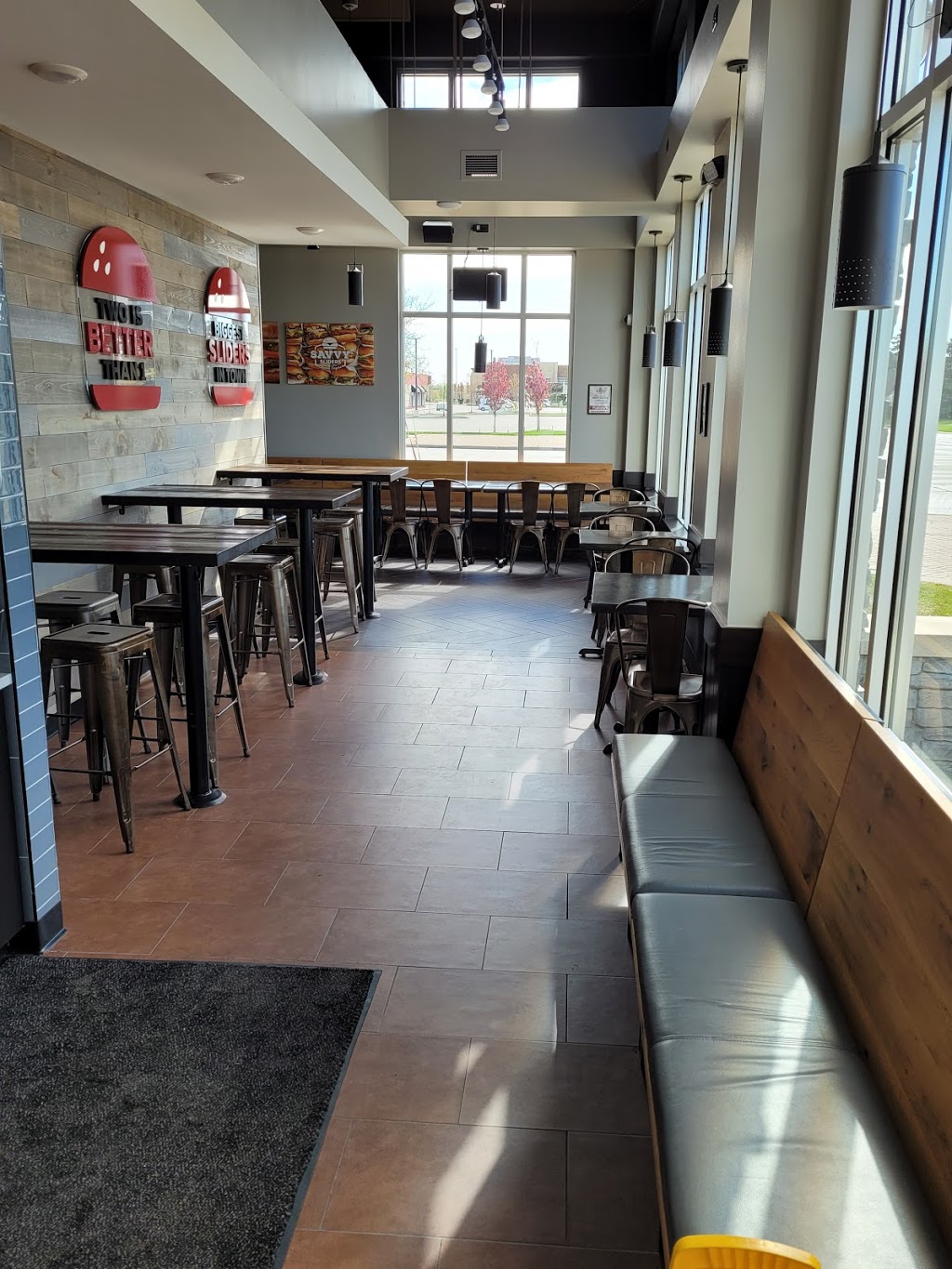 Savvy Sliders | restaurant | 1434 W Big Beaver Rd, Troy, MI 48084, USA | 2489295555 OR +1 248-929-5555