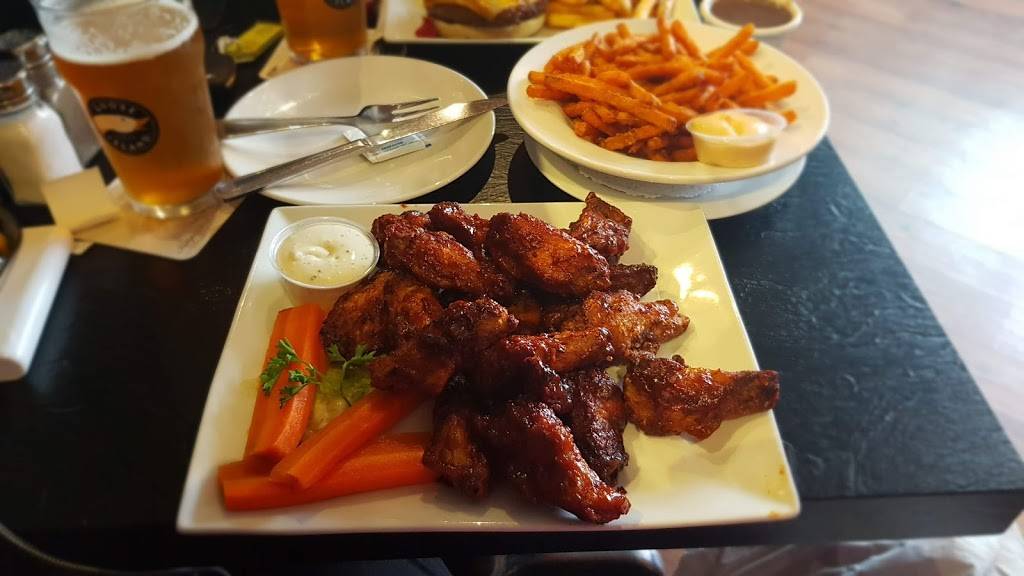 The Bull Pub And Grill | restaurant | 2800 Skymark Ave, Mississauga, ON L4W 5A6, Canada | 9052127711 OR +1 905-212-7711