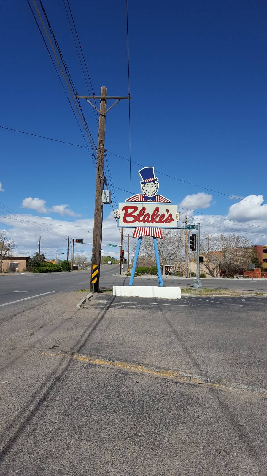 Blakes Lotaburger | restaurant | 8440 4th St NW, Albuquerque, NM 87114, USA | 5058970762 OR +1 505-897-0762