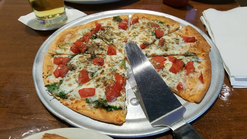 Hometown Pizza - Jtown | restaurant | 12613 Taylorsville Rd Suite 102, Louisville, KY 40299, USA | 5027428700 OR +1 502-742-8700