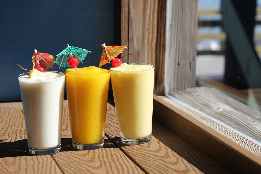 The Hut Bar and Grill | restaurant | 190 Boardwalk Pl E, Madeira Beach, FL 33708, USA | 7272584820 OR +1 727-258-4820