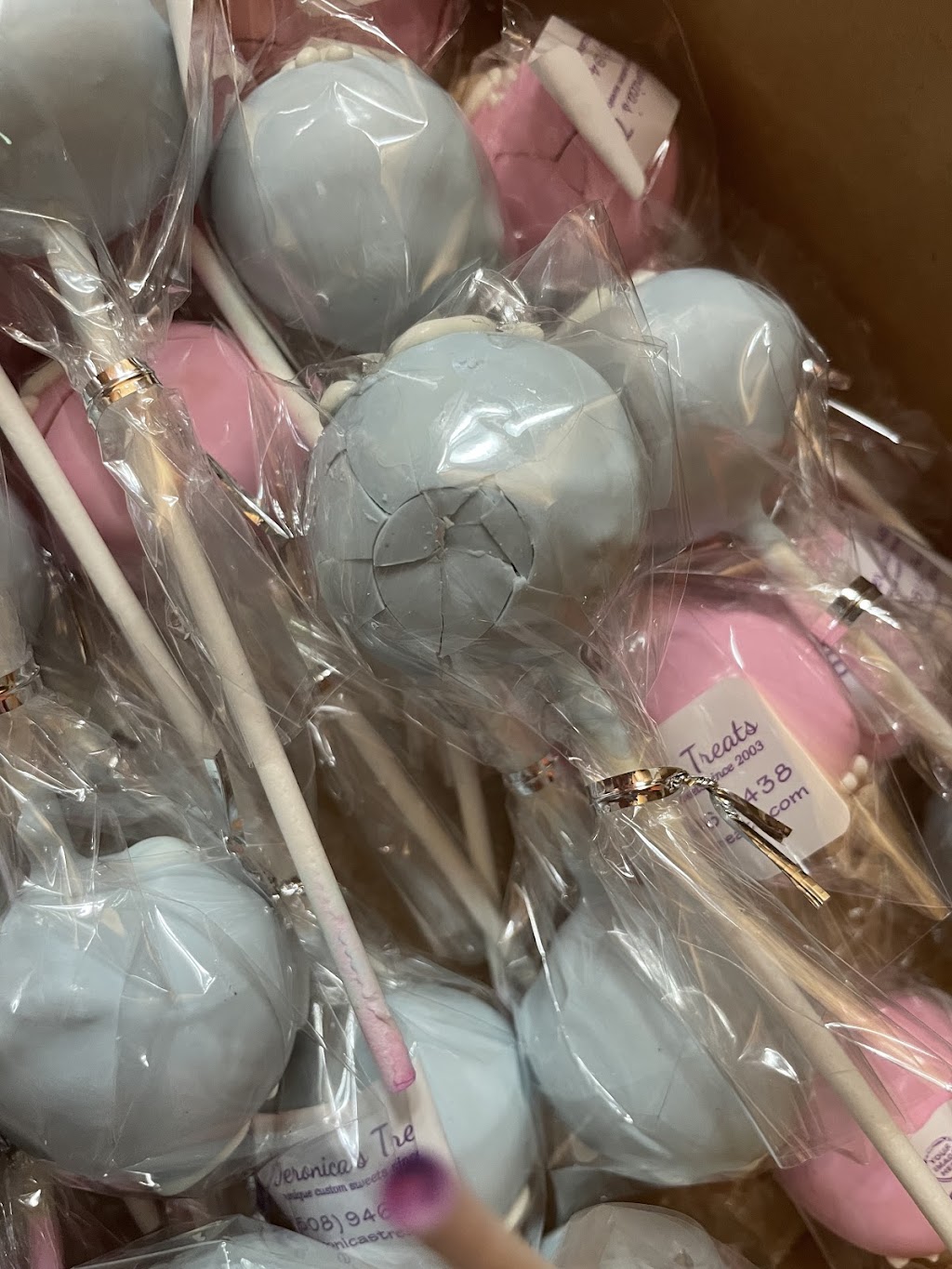 Veronicas Treats | restaurant | 49 E Grove St, Middleborough, MA 02346, USA | 5089464438 OR +1 508-946-4438