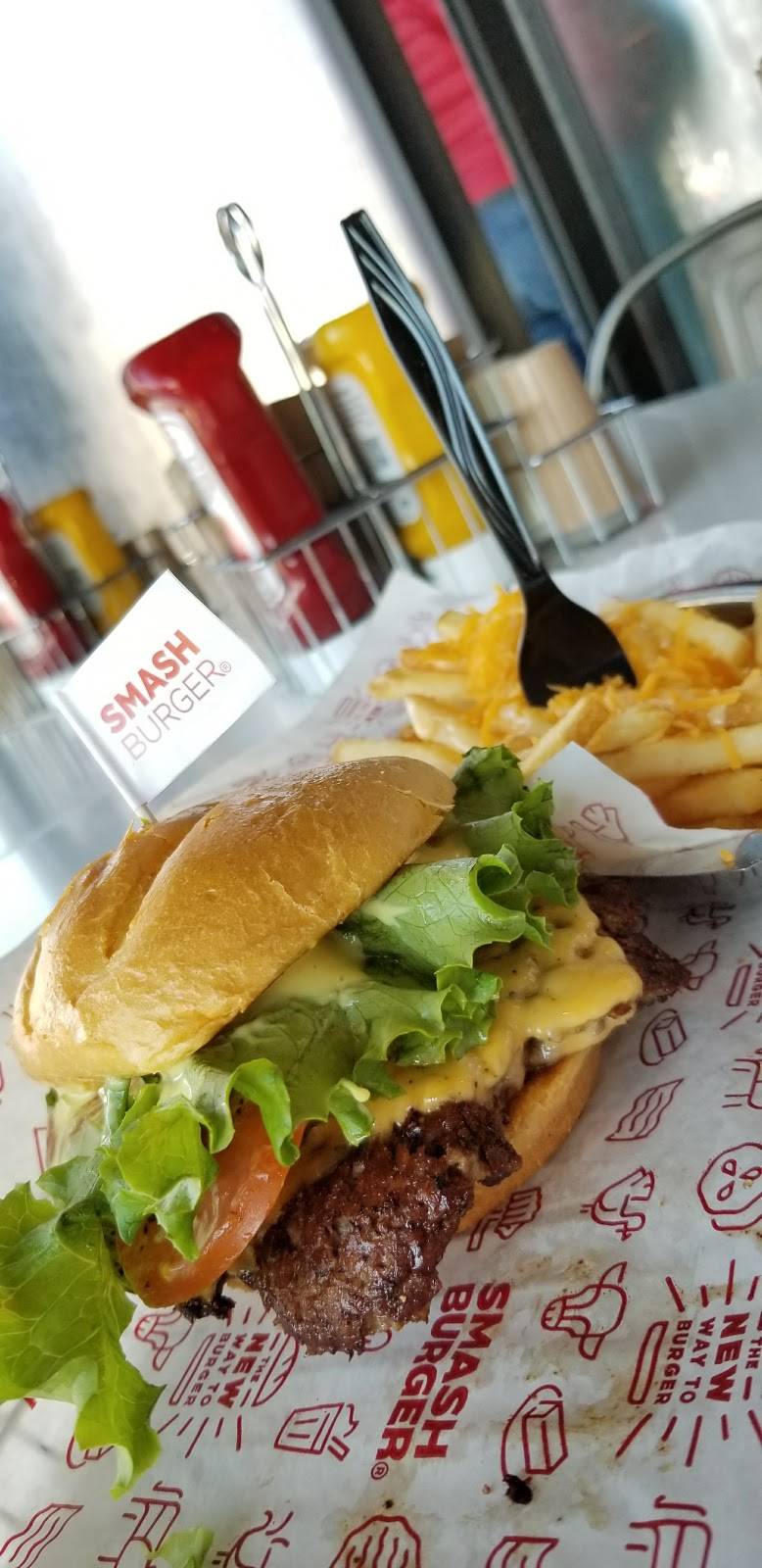Smashburger | restaurant | 180 E Old Country Rd, Hicksville, NY 11801, USA | 5166052235 OR +1 516-605-2235