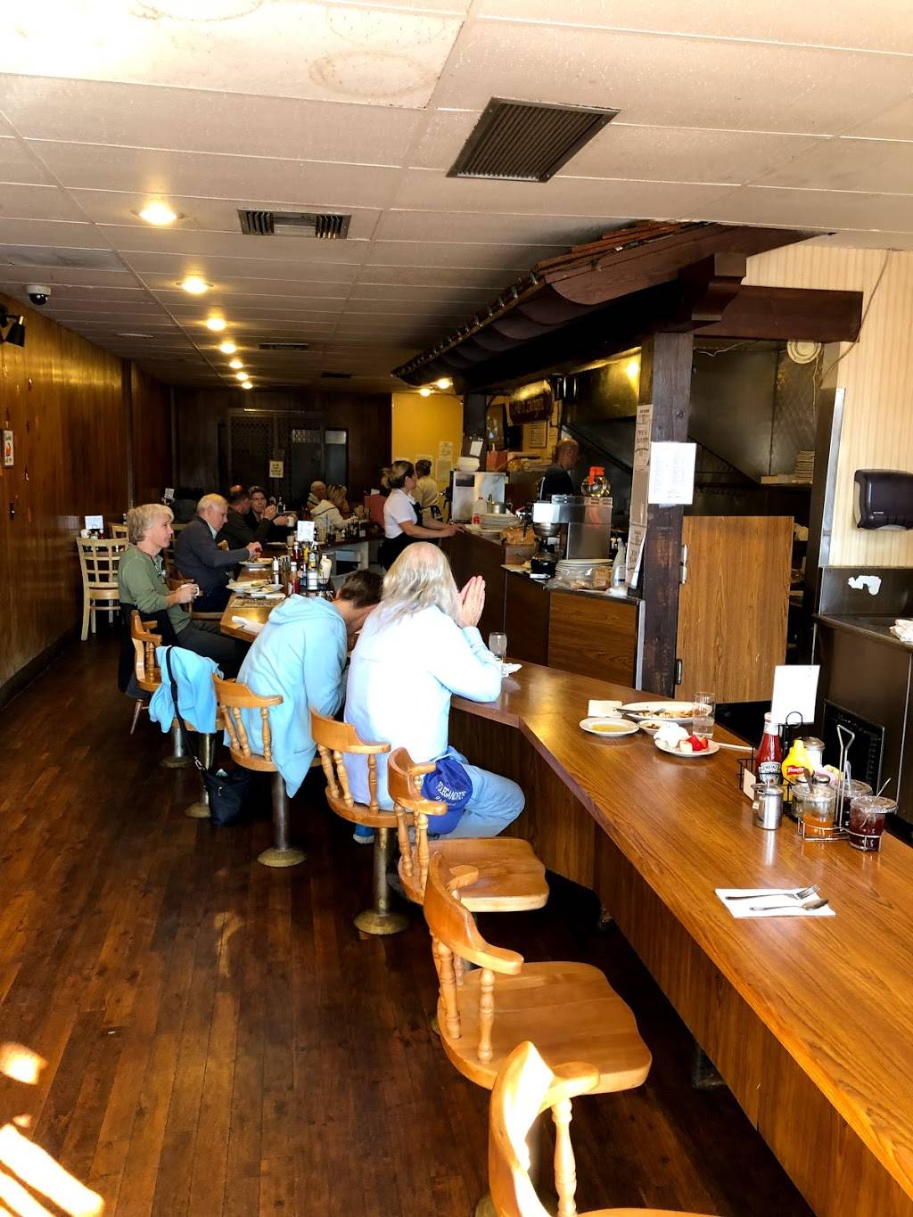 Pien Burger | restaurant | 913 E California Blvd, Pasadena, CA 91106, USA | 6267951123 OR +1 626-795-1123