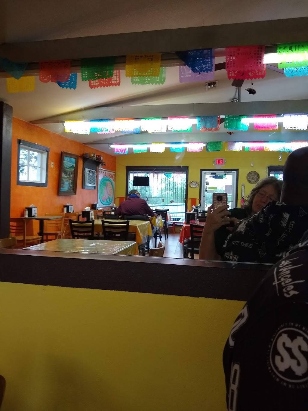 Taco jalisco | restaurant | 18477 Interstate 35 Access Rd, Lytle, TX 78052, USA | 8307726099 OR +1 830-772-6099