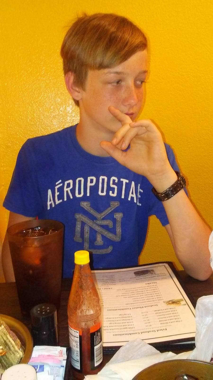 Village Seafood | restaurant | 2503 W Oak St, Palestine, TX 75801, USA | 9037239705 OR +1 903-723-9705