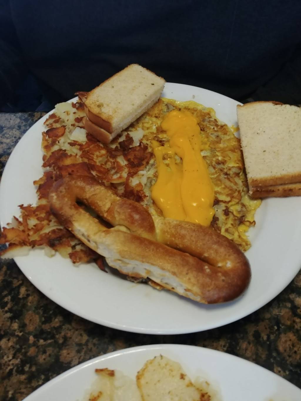 Great American Diner & Pub | restaurant | 1201 US-1 BUS, Levittown, PA 19056, USA | 2159434300 OR +1 215-943-4300