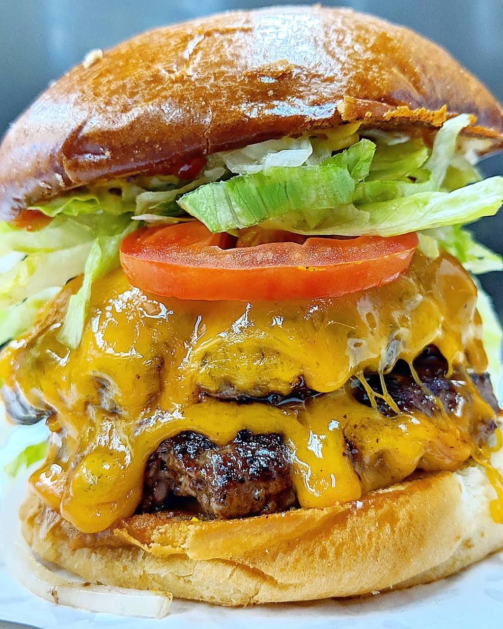 Burger Royale | restaurant | 2921 ON-11, Oro Station, ON L0L 2E0, Canada | 7054876978 OR +1 705-487-6978