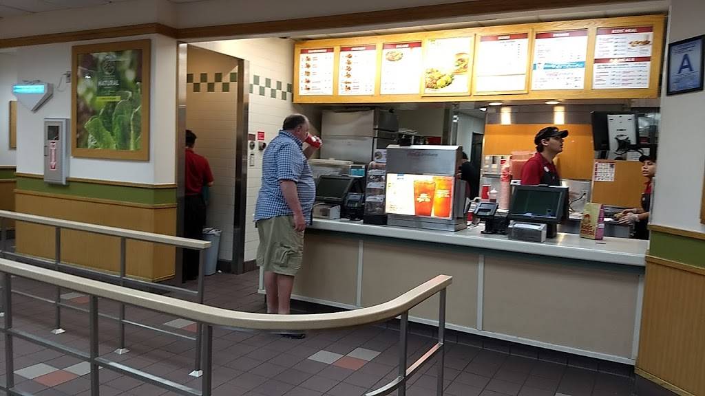 Wendys | restaurant | 15110 Summit Ave, Fontana, CA 92336, USA | 9094632319 OR +1 909-463-2319