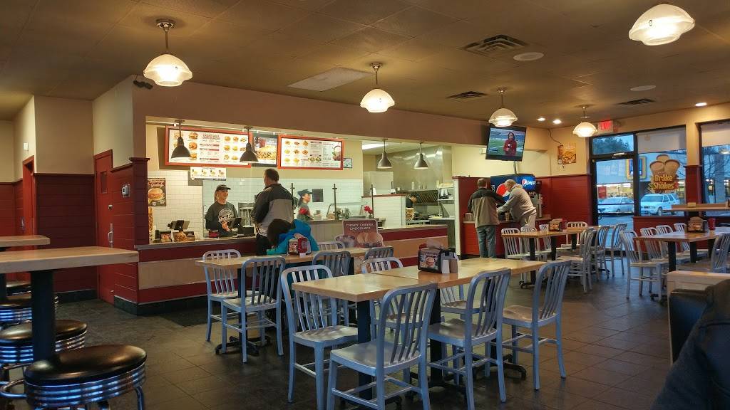 Wayback Burgers | restaurant | 320 E Elm St, Torrington, CT 06790, USA | 8603616624 OR +1 860-361-6624