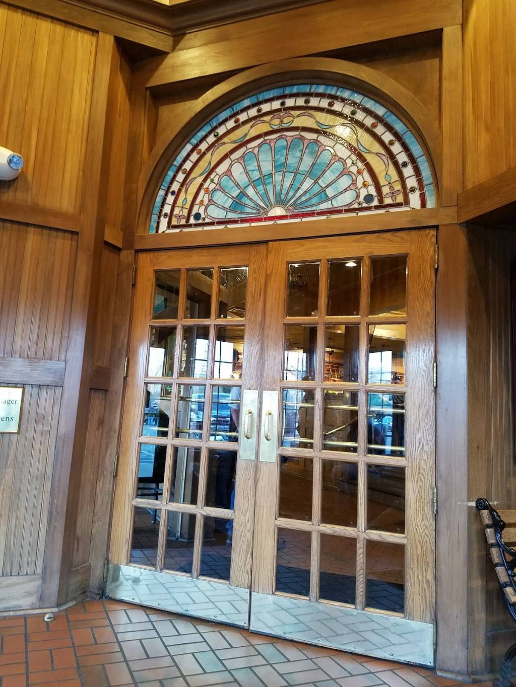 TGI Fridays | restaurant | 10320 Cascade Crossing, Brooklyn, OH 44144, USA | 2162670300 OR +1 216-267-0300