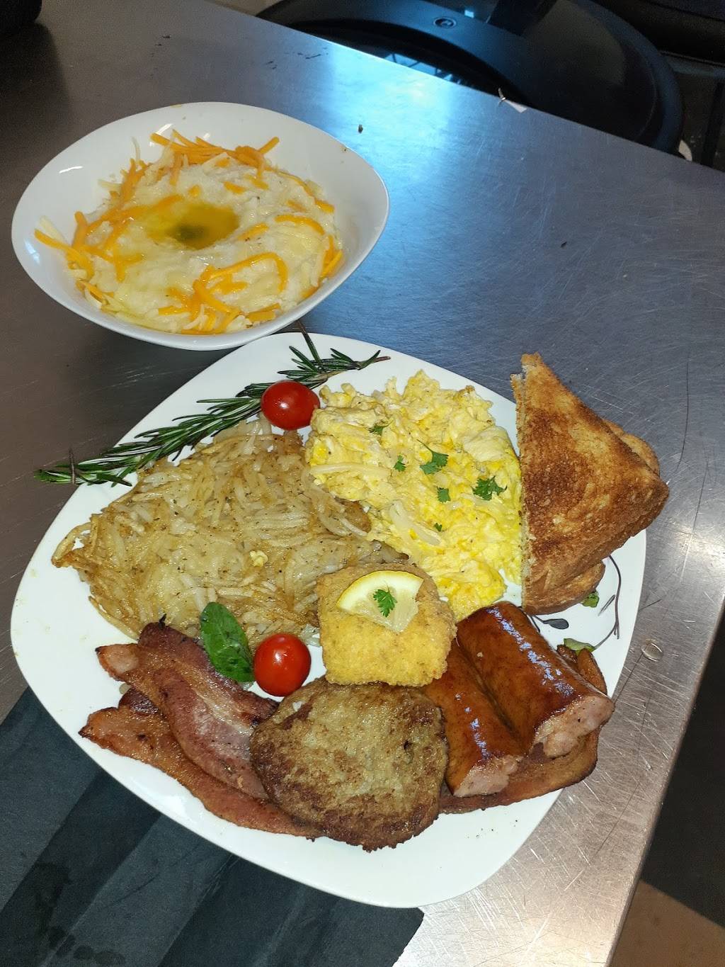 Pile Em Up Carryout | restaurant | 5110 N 40th St, Tampa, FL 33610, USA | 8136665310 OR +1 813-666-5310