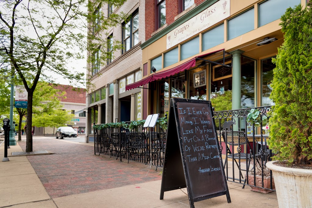Grapes in a Glass | restaurant | 575 Market Ave N #1545, Canton, OH 44702, USA | 3304539463 OR +1 330-453-9463
