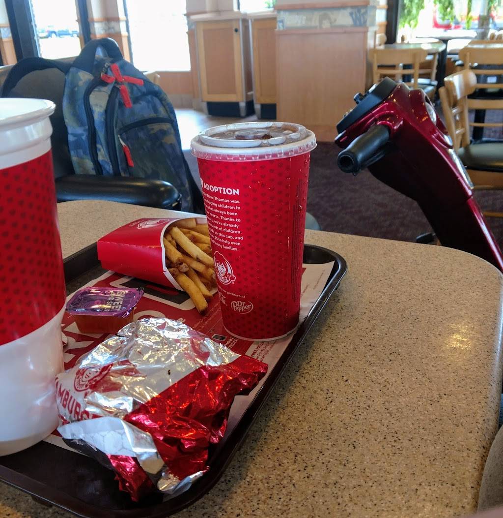Wendys | restaurant | 810 Wacker Dr, Dubuque, IA 52002, USA | 5635566477 OR +1 563-556-6477