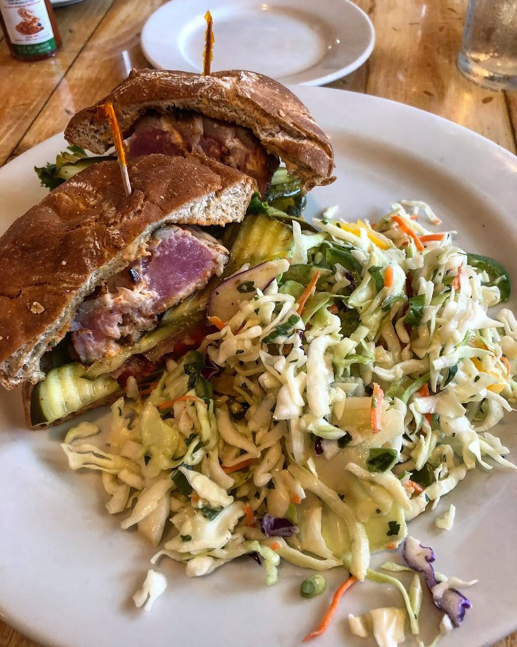 Boatyard Bar & Grill | restaurant | 400 4th St, Annapolis, MD 21403, USA | 4102166206 OR +1 410-216-6206