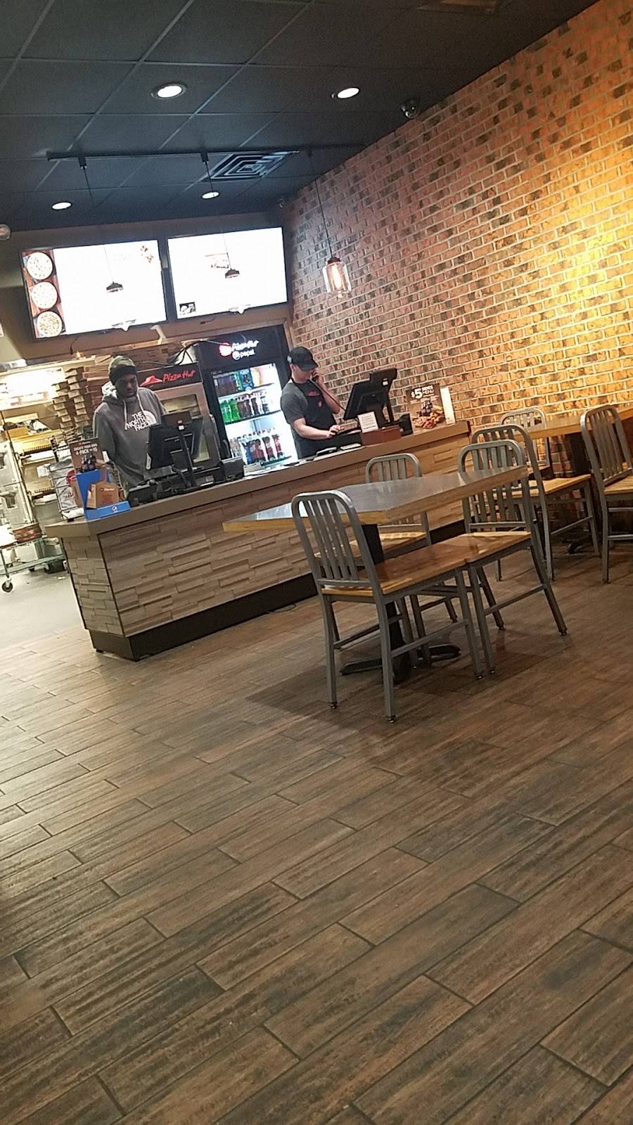 Pizza Hut | meal takeaway | 915 S Main St, Farmville, VA 23901, USA | 4343923253 OR +1 434-392-3253
