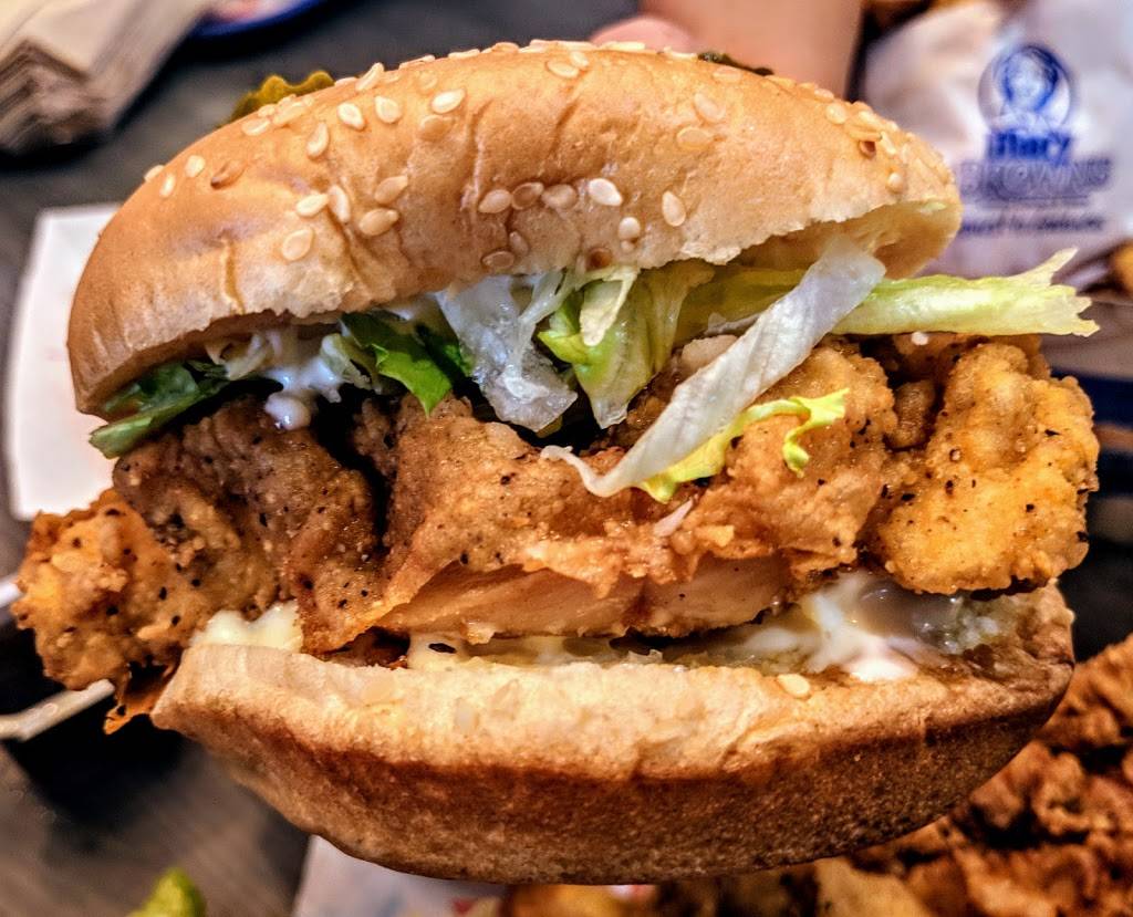 Mary Browns Chicken & Taters | restaurant | 3199 Dufferin St, North York, ON M6A 2T2, Canada | 4167870739 OR +1 416-787-0739