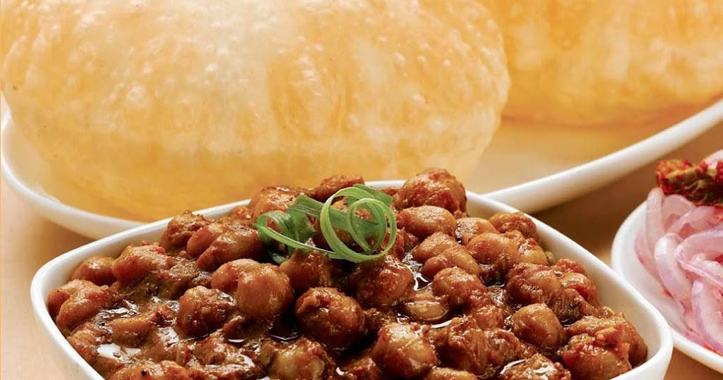 Indo-Canadian Food Hut | restaurant | 373 Steeles Ave W, Brampton, ON L6Y 0P8, Canada | 9058744715 OR +1 905-874-4715