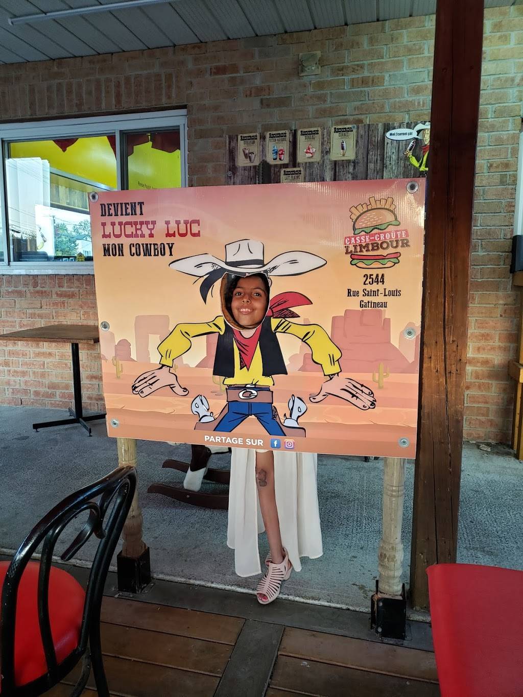 Casse-Croûte Limbour | restaurant | 2544 Rue Saint-Louis, Gatineau, QC J8V 1A2, Canada | 8195616464 OR +1 819-561-6464