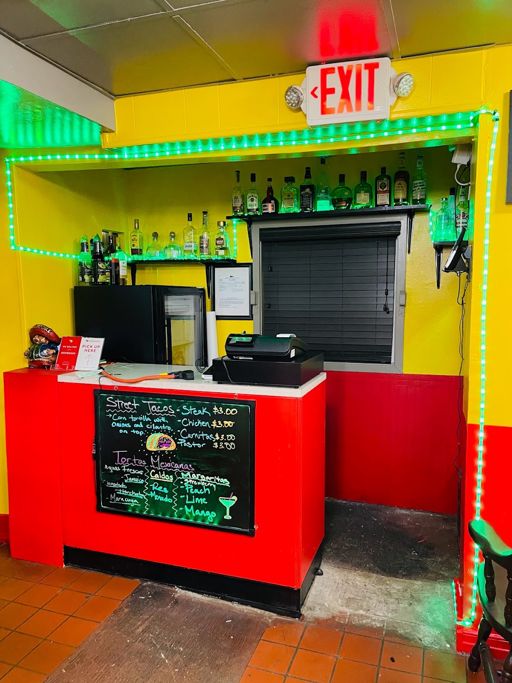 Taqueria Y Antojitos El Chido W Broad St | restaurant | 4013 W Broad St, Richmond, VA 23230, USA | 8049989520 OR +1 804-998-9520