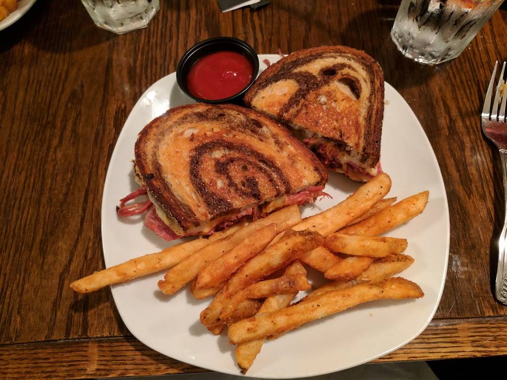 Yarde Tavern South Hadley | restaurant | 3 Hadley St, South Hadley, MA 01075, USA | 4133154339 OR +1 413-315-4339