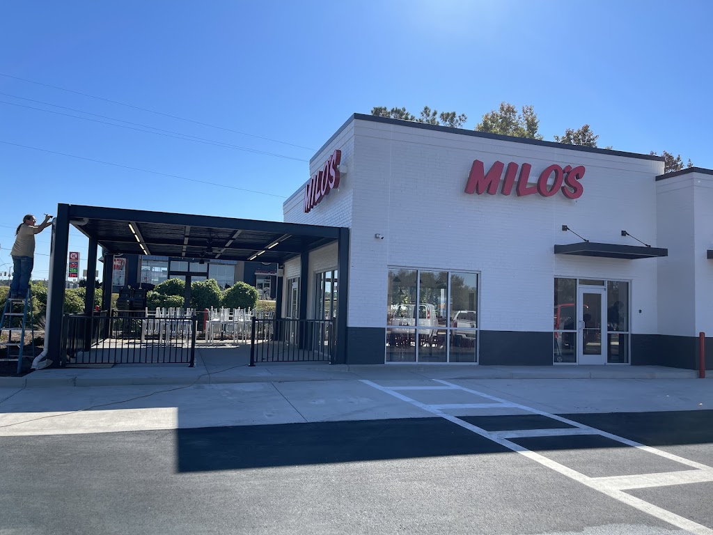 Milos Hamburgers | restaurant | 2109 7th St S, Clanton, AL 35045, USA | 2059907001 OR +1 205-990-7001