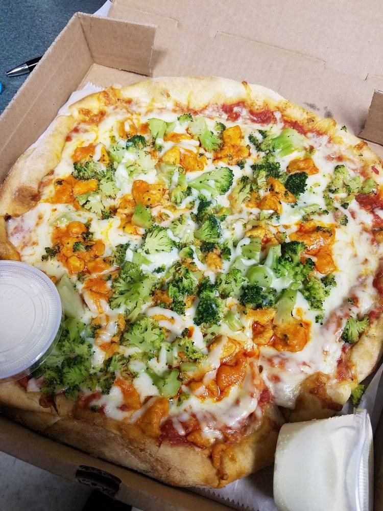 New House of Pizza | restaurant | 840 Main St, Hackensack, NJ 07601, USA | 2013421571 OR +1 201-342-1571