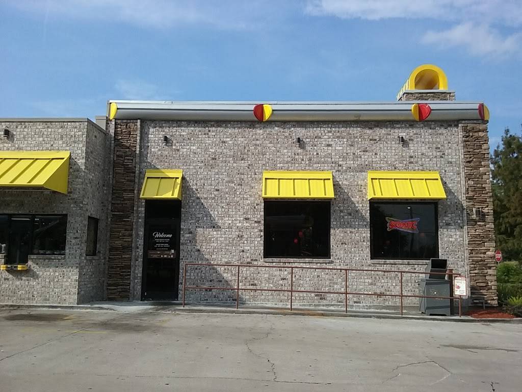 Sonic Drive-In | restaurant | 725 W Oglethorpe Hwy, Hinesville, GA 31313, USA | 9128768340 OR +1 912-876-8340