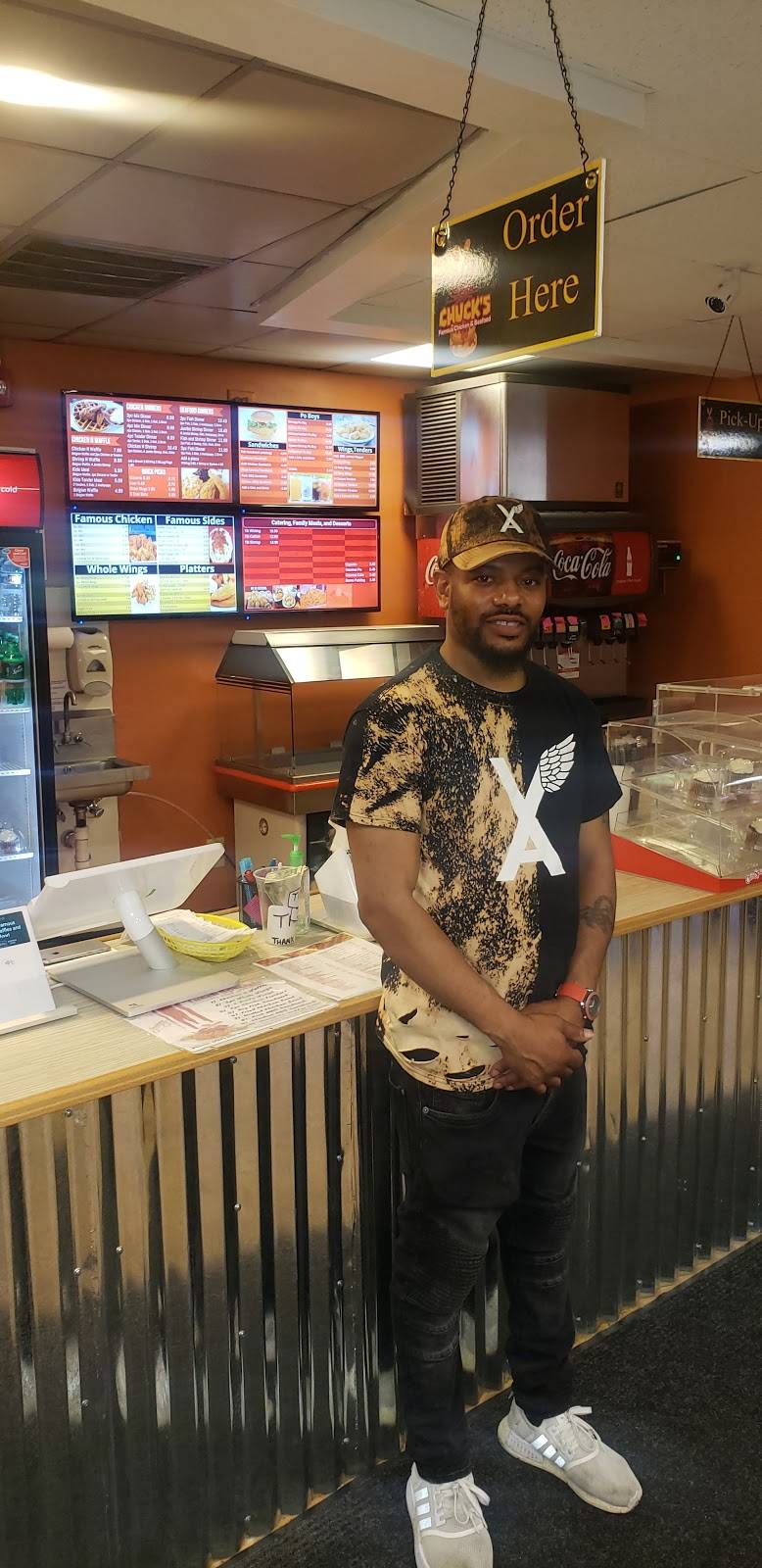 Chucks Famous Chicken Waffles and Seafood | restaurant | 412 Denbigh Blvd, Newport News, VA 23602, USA | 7572432420 OR +1 757-243-2420