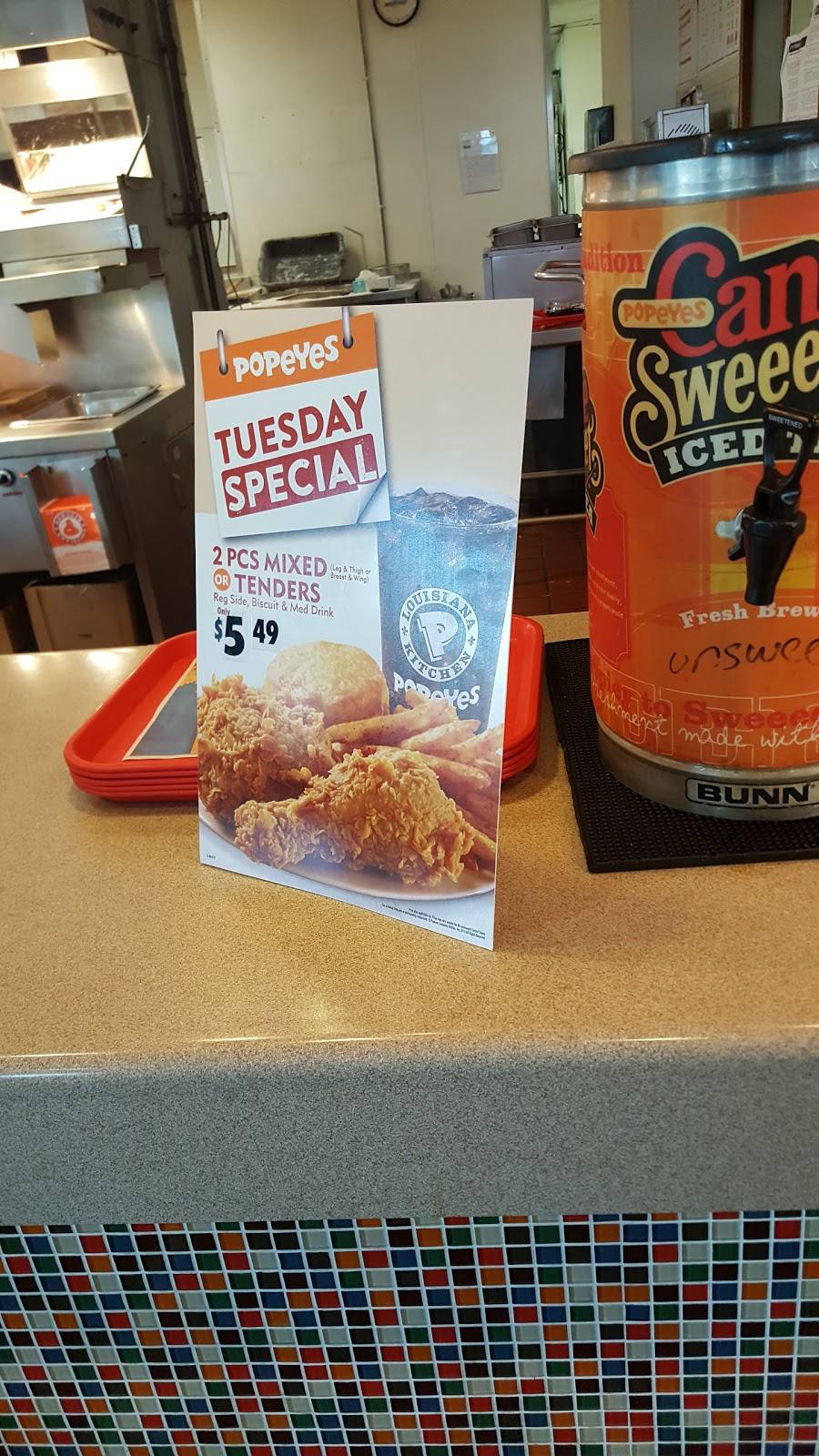 Popeyes Louisiana Kitchen | restaurant | 5050 S Cicero Ave, Chicago, IL 60638, USA | 7732840610 OR +1 773-284-0610