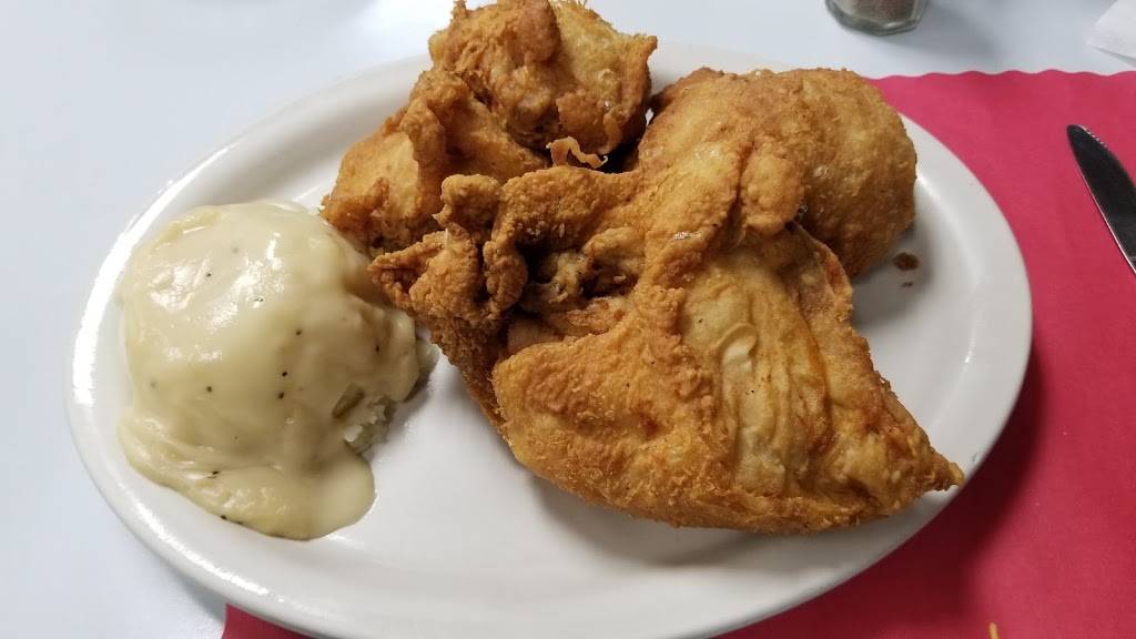 Howies Diner | restaurant | 1049 E Eads Pkwy, Lawrenceburg, IN 47025, USA | 8125370313 OR +1 812-537-0313