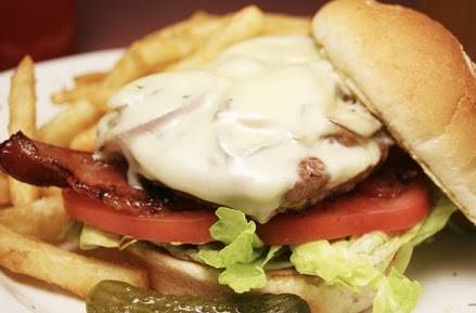 Royal Family Restaurant & Pizza | meal takeaway | 374 Lower County Rd, Dennis Port, MA 02639, USA | 5083982949 OR +1 508-398-2949