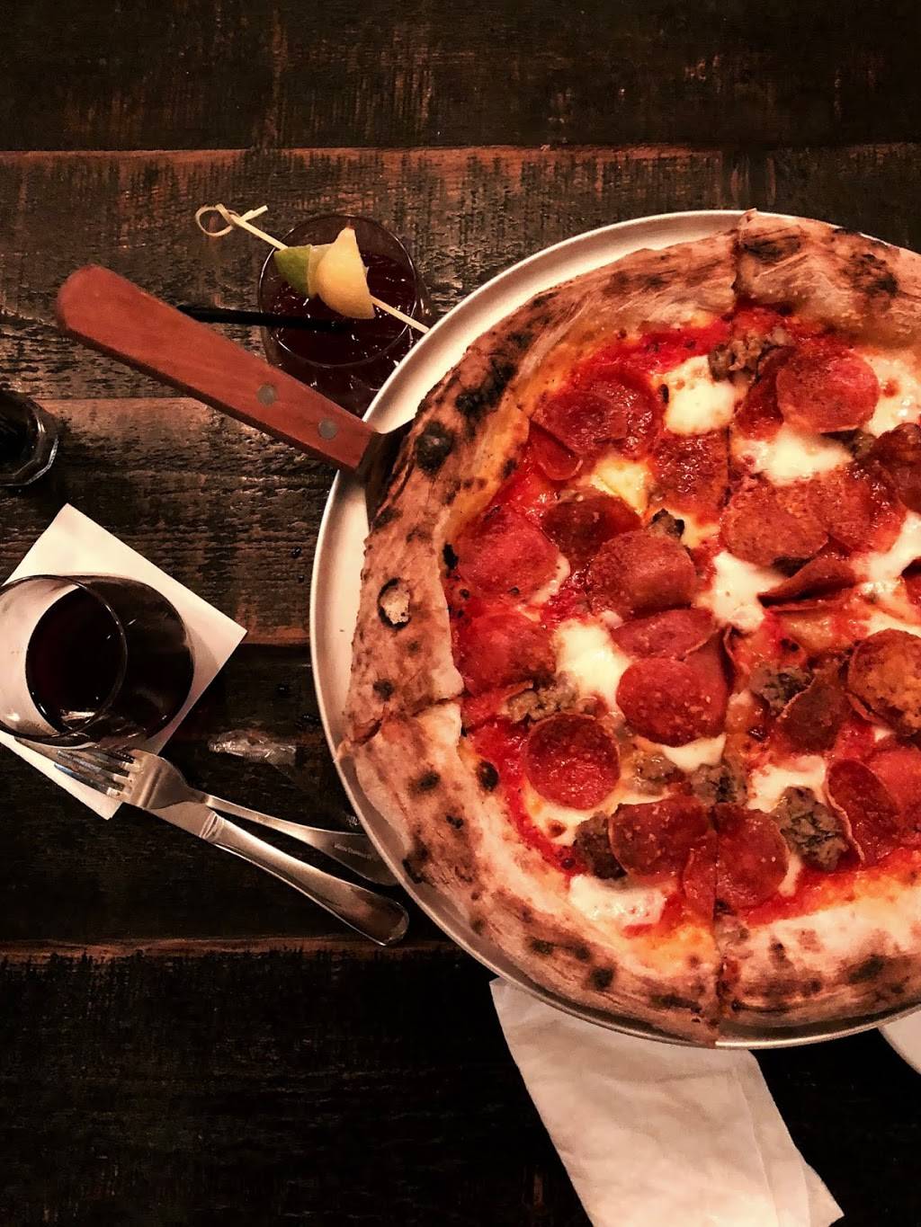 F&D Woodfired Italian Kitchen | restaurant | 2420 Curry Ford Rd, Orlando, FL 32806, USA | 4077515697 OR +1 407-751-5697