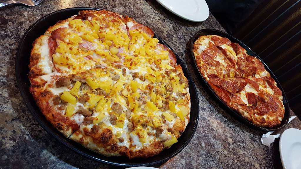 Straw Hat Pizza | restaurant | 18 U.S. 50 Inside Harveys Casino, Stateline, NV 89449, USA | 7755869000 OR +1 775-586-9000