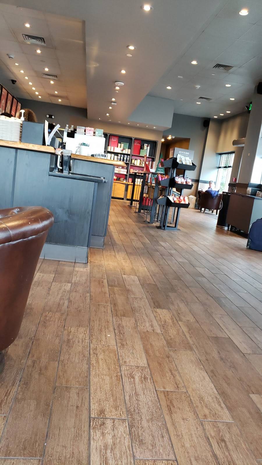 Starbucks | cafe | 2693 Hempstead Turnpike, Levittown, NY 11756, USA | 5167965609 OR +1 516-796-5609