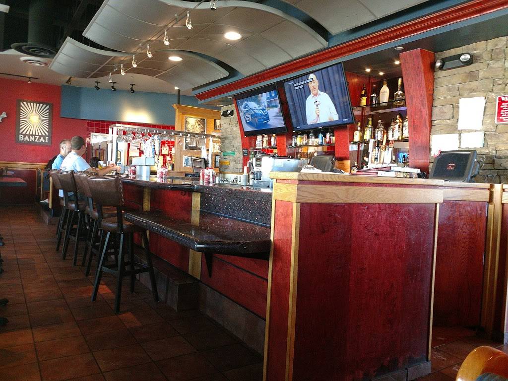 Red Robin Gourmet Burgers and Brews | restaurant | 18999 Bear Valley Rd, Apple Valley, CA 92307, USA | 7602401157 OR +1 760-240-1157