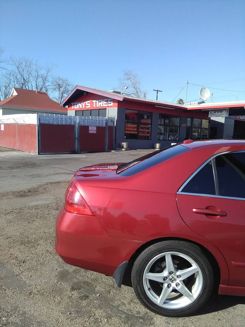 Andres Drive In | restaurant | 1630 Niles St, Bakersfield, CA 93305, USA | 6618630930 OR +1 661-863-0930