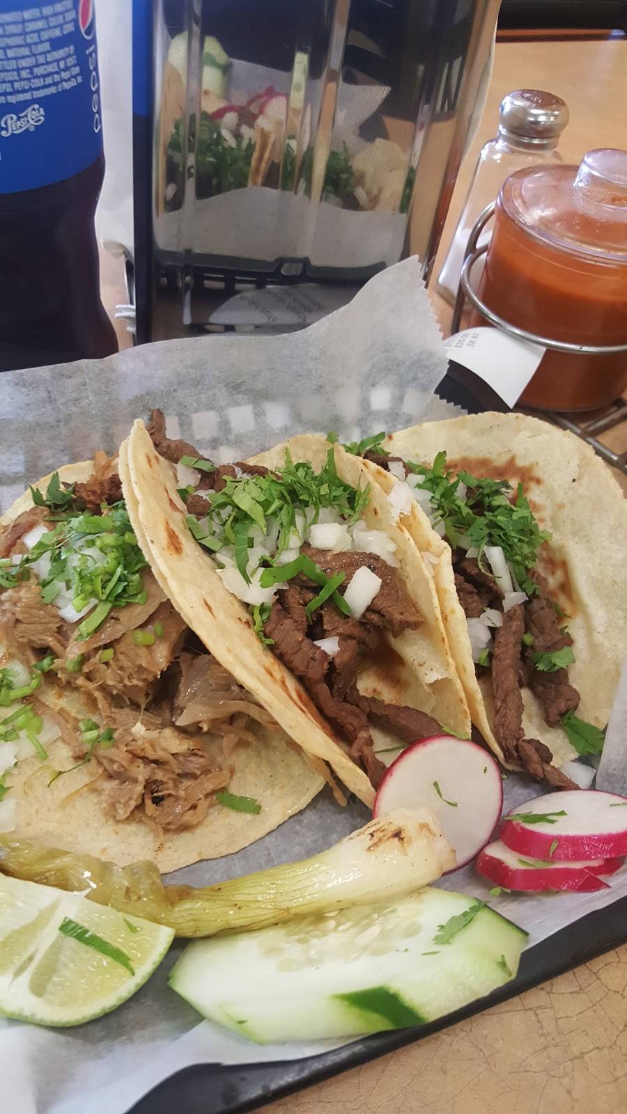 Taqueria Los Compadres | restaurant | 2427 Crain Hwy, Waldorf, MD 20601, USA | 2402223546 OR +1 240-222-3546