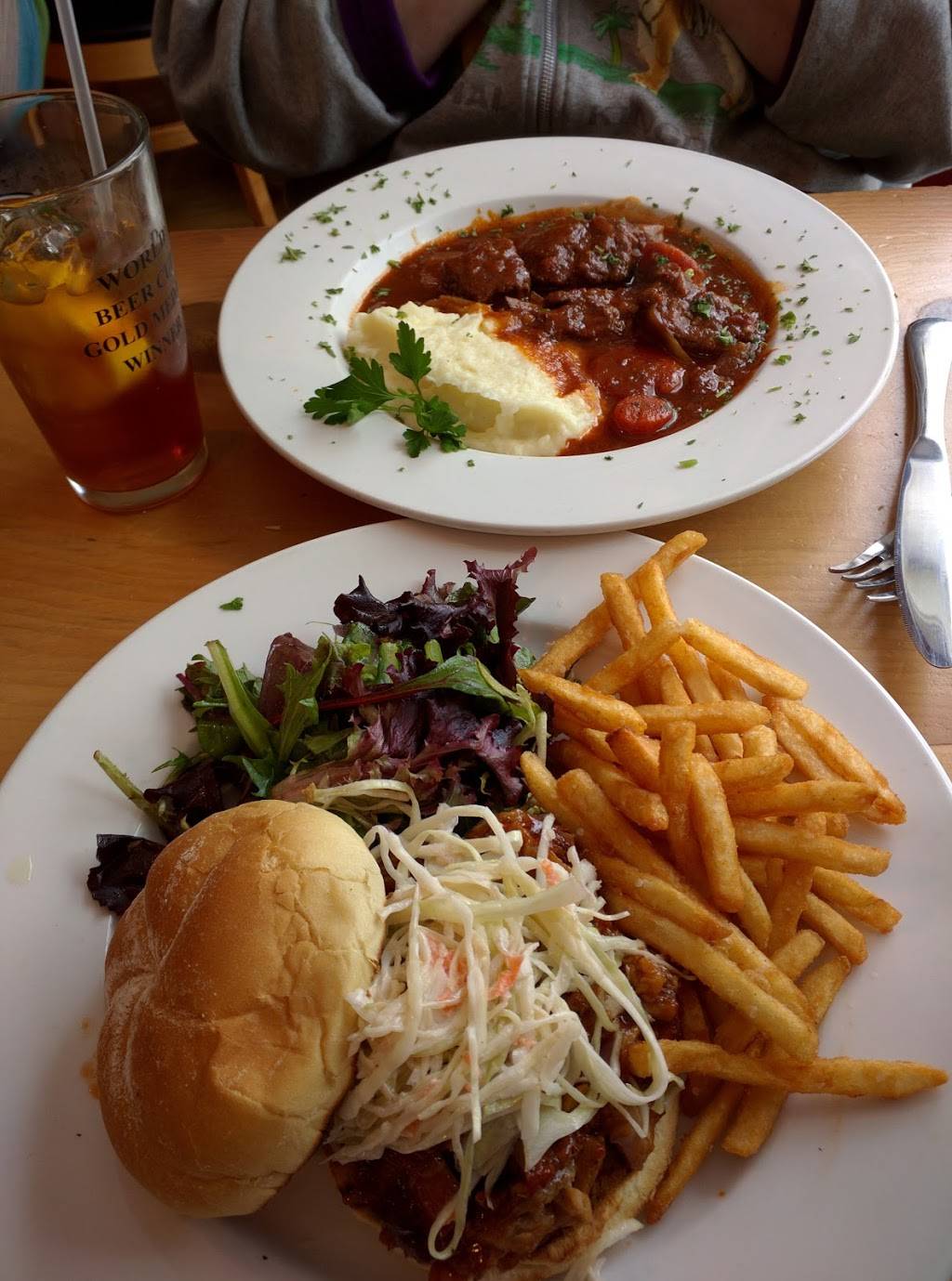 Red Rock Grill and Bar | restaurant | 66 W Main St, Upton, MA 01568, USA | 5085290500 OR +1 508-529-0500