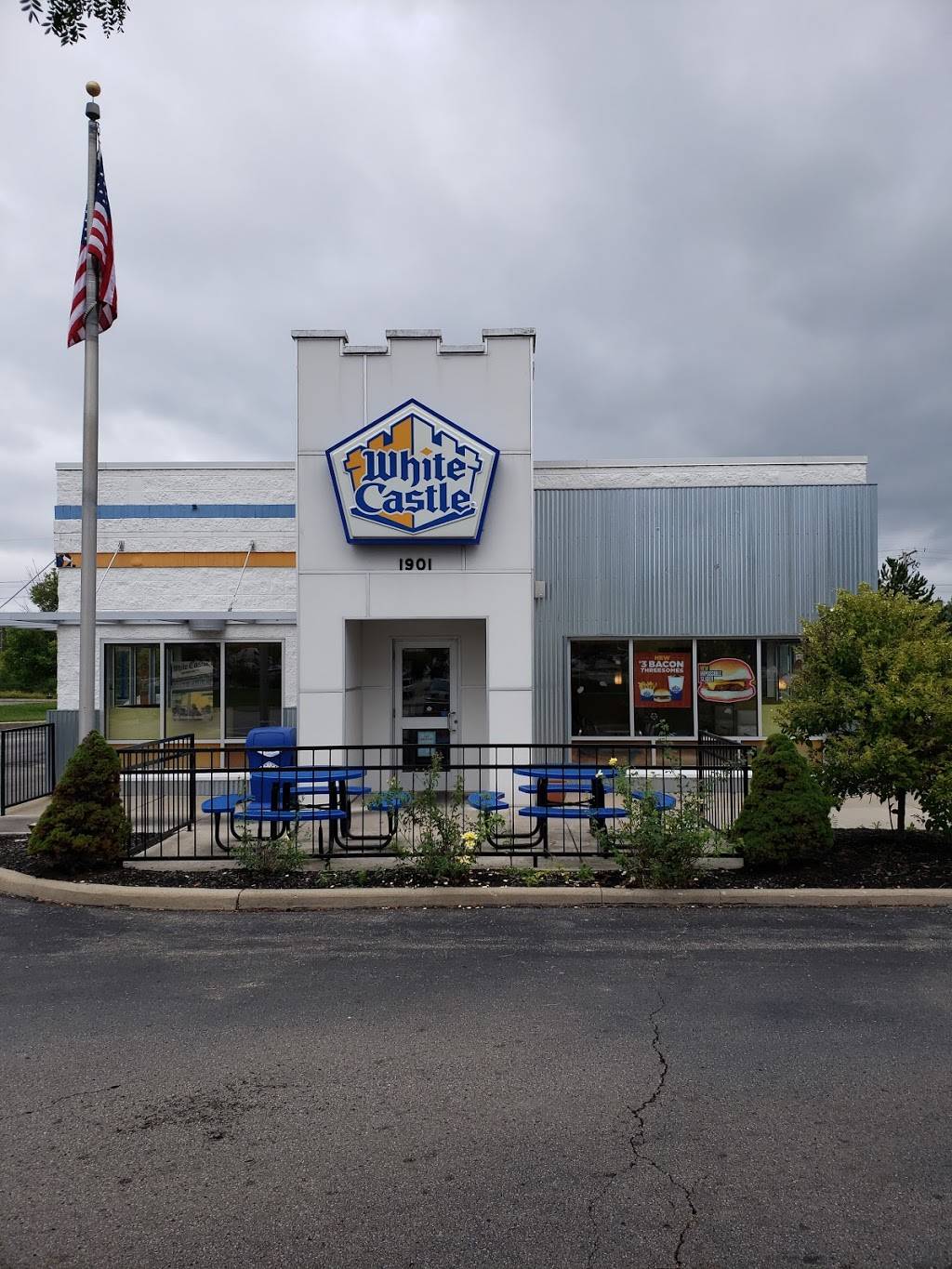 White Castle | restaurant | 1902 N Bechtle Ave, Springfield, OH 45504, USA | 9373991127 OR +1 937-399-1127