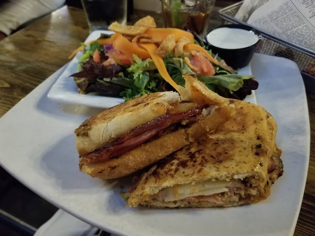 Tavern On Main | restaurant | 136 S Main St, Crown Point, IN 46307, USA | 2197799377 OR +1 219-779-9377