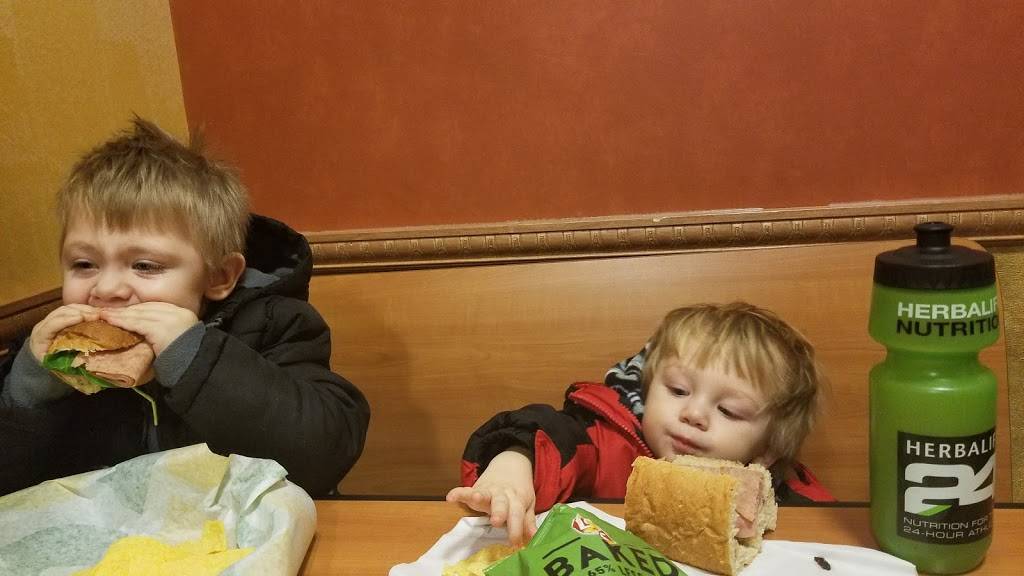 Subway | restaurant | 5195 Beckley Rd, Battle Creek, MI 49015, USA | 2699790484 OR +1 269-979-0484