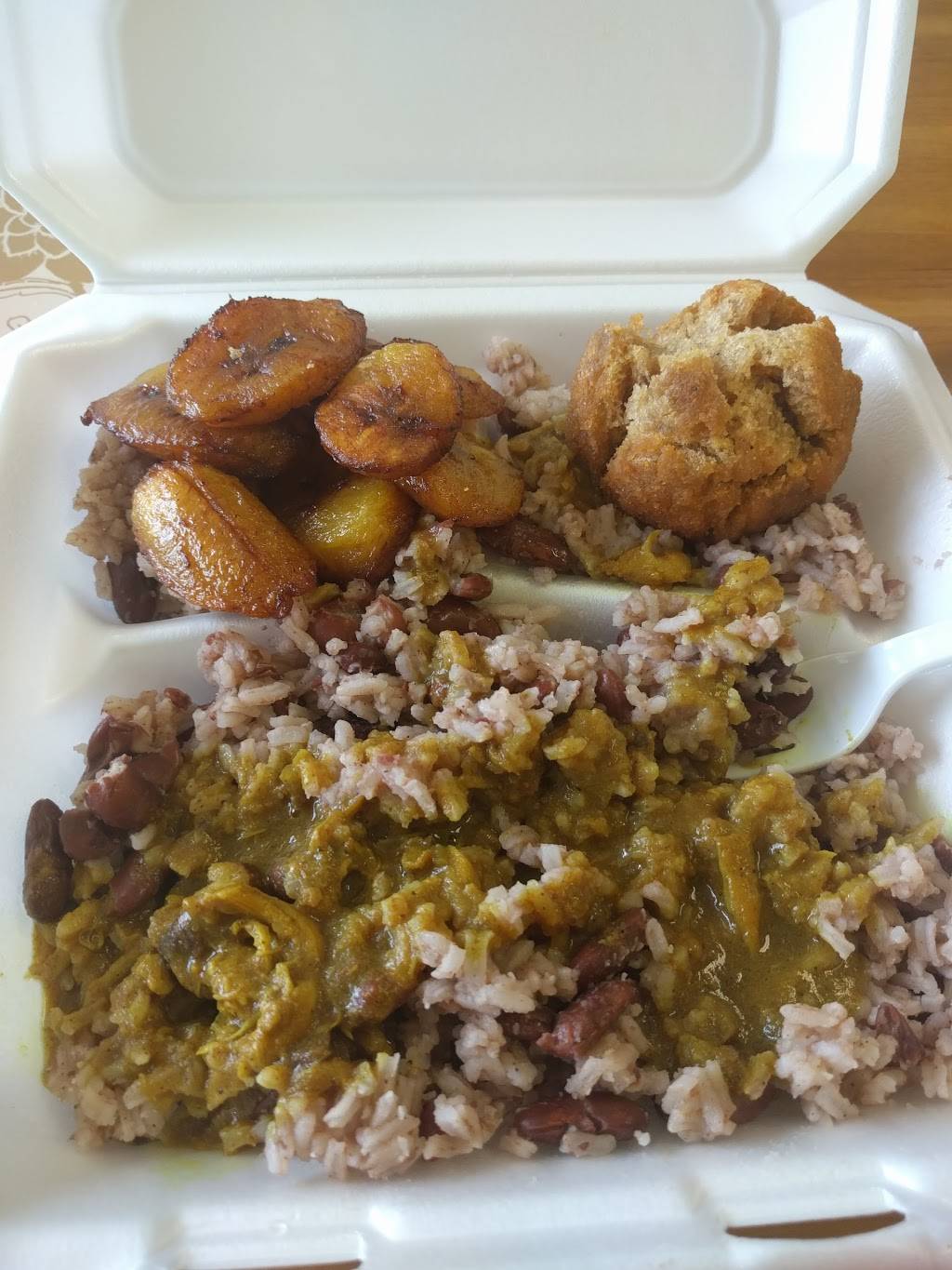 Jamaican Daves | restaurant | 530 Division Ave S, Grand Rapids, MI 49503, USA | 6164587875 OR +1 616-458-7875