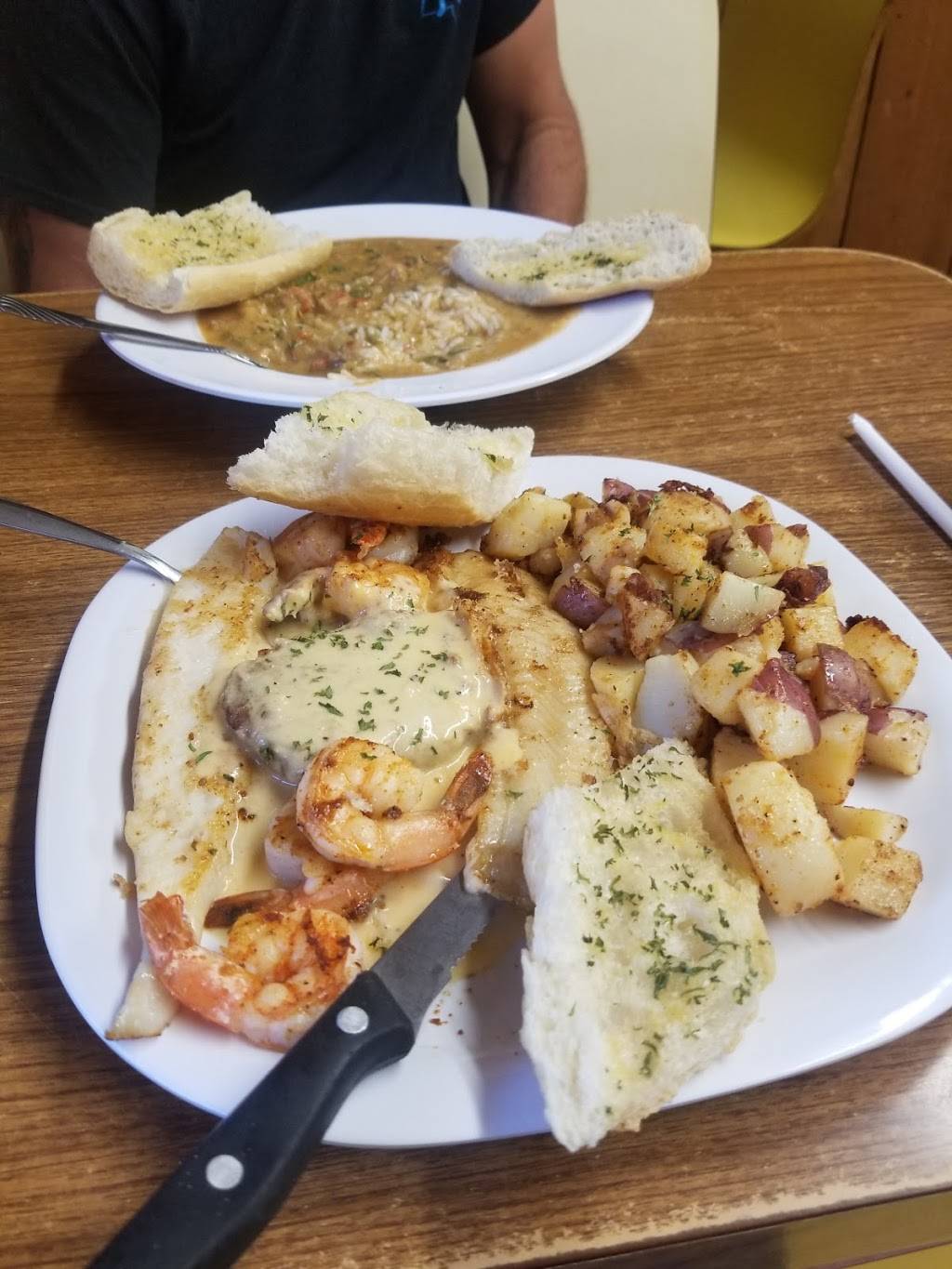 Perrys Seafood | restaurant | 929 MS-26, Poplarville, MS 39470, USA | 6017952050 OR +1 601-795-2050