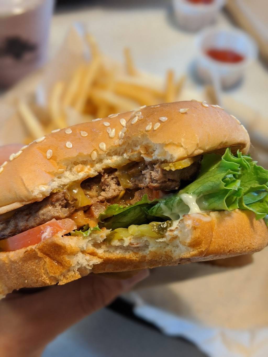 Burgerville | meal takeaway | 3504 SE 92nd Ave, Portland, OR 97266, USA | 5037777078 OR +1 503-777-7078