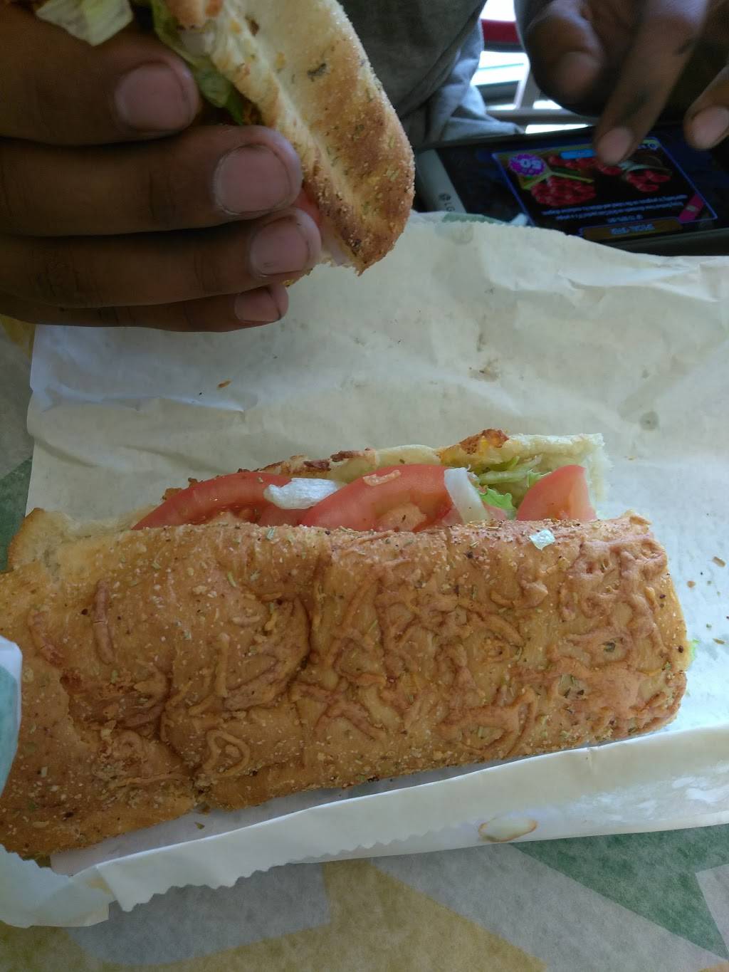 Subway Restaurants | restaurant | 100-1 Gateway Cir, Jacksonville, FL 32259, USA | 9048199980 OR +1 904-819-9980